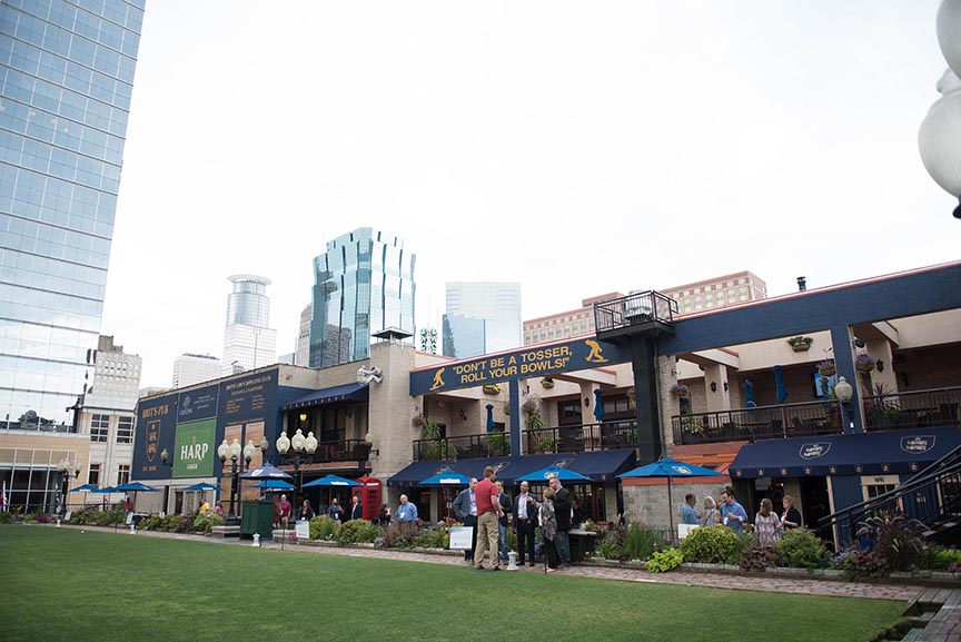 corporate event team building photography minnesota lawn bowling brit's pub minneapolis