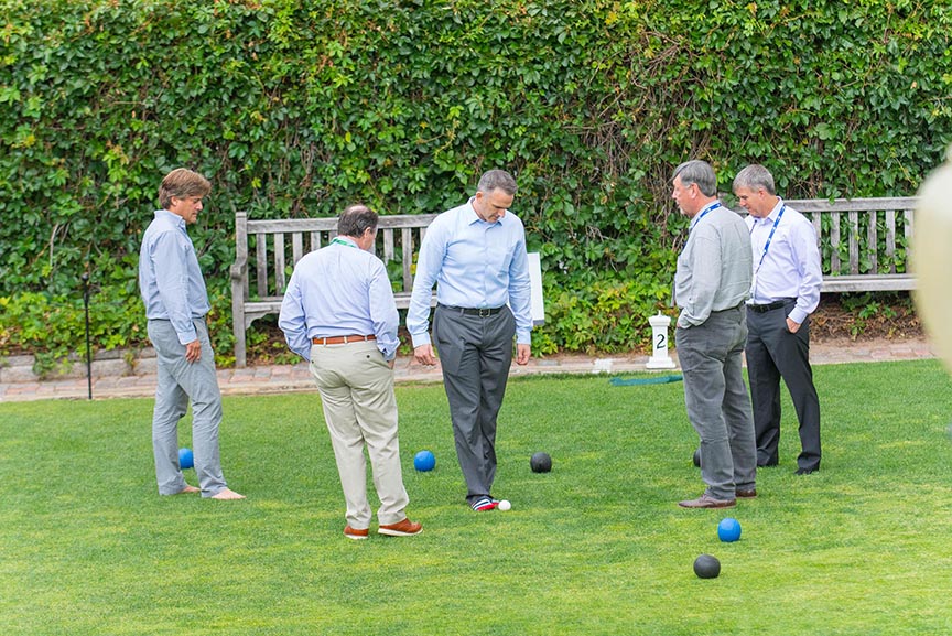 corporate event team building photography minnesota lawn bowling brit's pub minneapolis