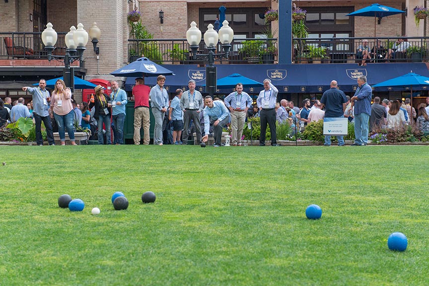 corporate event team building photography minnesota lawn bowling brit's pub minneapolis